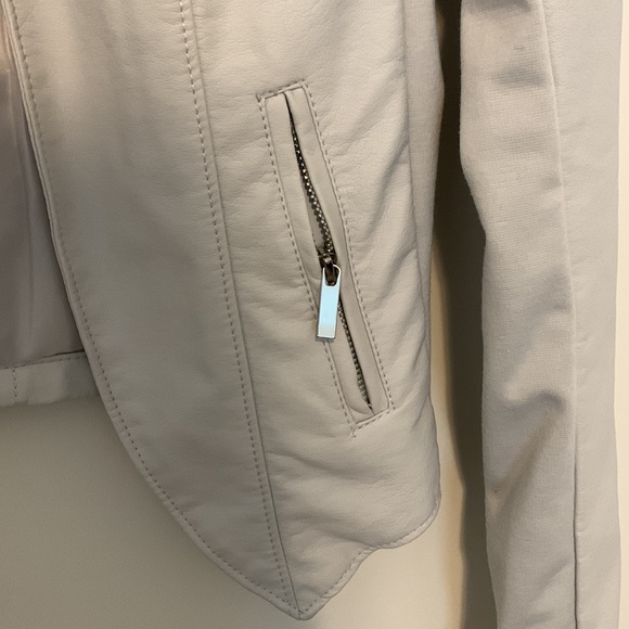 Short faux leather blazer - Picture 2 of 4